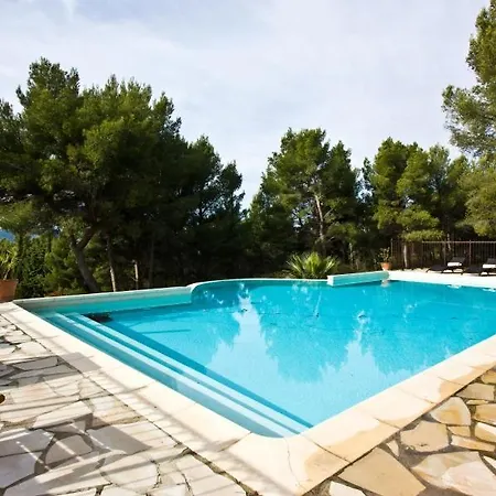 Sleeps 5 Pool