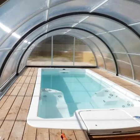 Holiday home Sleeps 5 Pool
