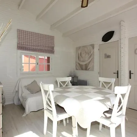 Sleeps 5 Pool